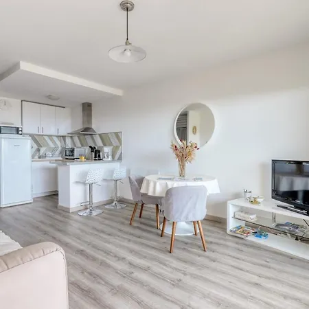 Peaceful Retreat With Stunning Sea View Private Terrace & Garden Le Lavandou